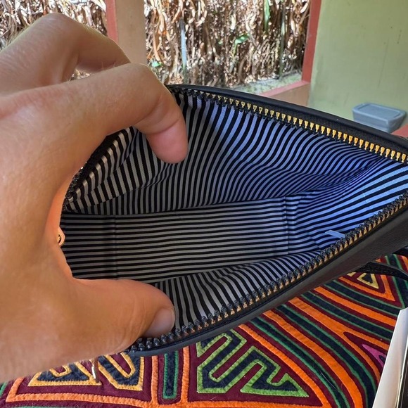 Deluxity Vegan Leather Crossbody Bag Black Gold Hardware Details NWT - Picture 5 of 8